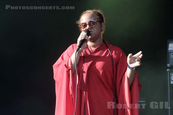 SEINABO SEY - 2015-08-30 - SAINT CLOUD - Domaine National - Scene de l'Industrie - 